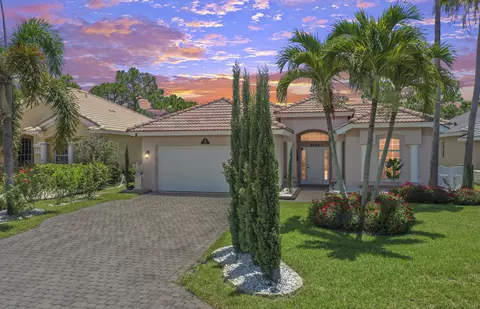 3749 NW Royal Oak Dr, Jensen Beach, FL 34957