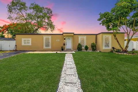 7814 NW 70th Ave, Tamarac, FL 33321