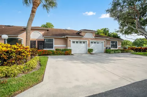 8450 Springlake Dr, Boca Raton, FL 33496