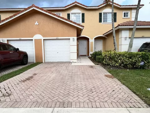 570 Saint Tropez Ln, Margate, FL 33068