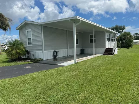 1339 Old Lakeport Rd NW #14, Moore Haven, FL 33471