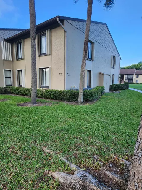 721 Sunny Pine Way #F2, Greenacres, FL 33415