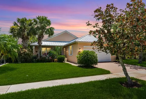 187 NW Willow Grove Ave, Port Saint Lucie, FL 34986
