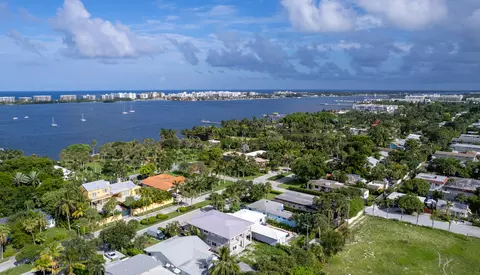 1101 S Palmway, Lake Worth, FL 33460