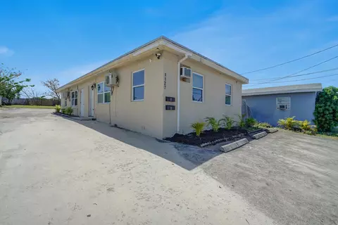 1127 W 28th St #A, Riviera Beach, FL 33404