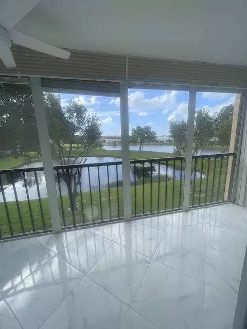 7192 Huntington Ln #305, Delray Beach, FL 33446