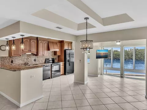 4 Colonial Club Dr #202, Boynton Beach, FL 33435