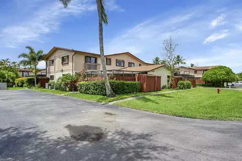 4193 N Landar Dr, Lake Worth, FL 33463