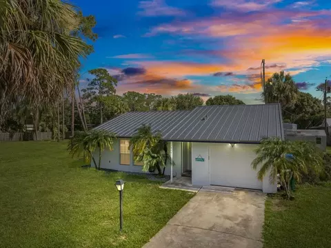 7806 Westmont Dr, Fort Pierce, FL 34951
