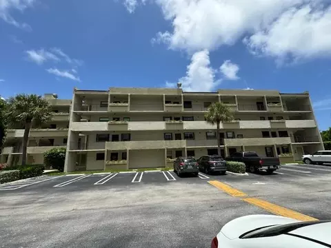 555 Banyan Tree Ln #301, Delray Beach, FL 33483