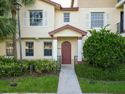 1906 SE Interlachen Dr, Port Saint Lucie, FL 34952