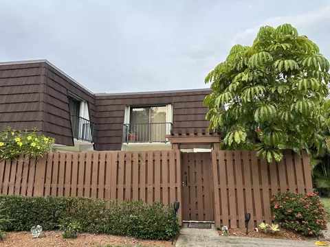 5682 SE Riverboat Dr #136, Stuart, FL 34997