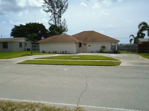 2050 Avenue H Ave W, Riviera Beach, FL 33404