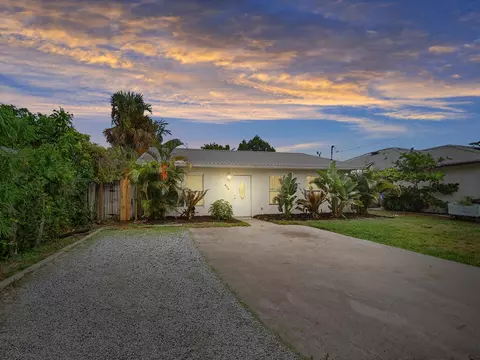 675 NE Stuart St, Jensen Beach, FL 34957