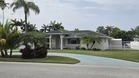 945 Brookdale Dr, Boynton Beach, FL 33435