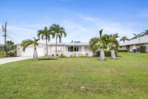 37 SW Riverway Blvd, Palm City, FL 34990
