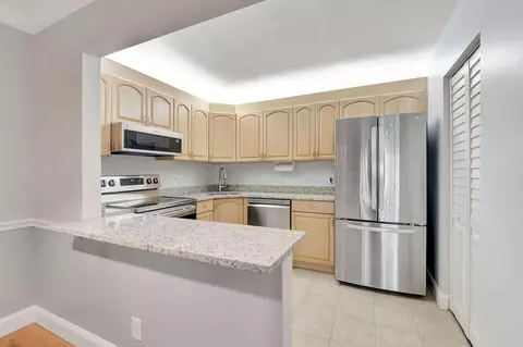 410 Pine Glen Ln #B-1, Greenacres, FL 33463
