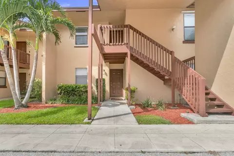 1105 Lakeview Dr E, Royal Palm Beach, FL 33411