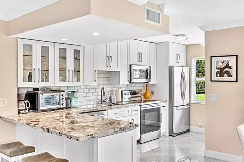 35 Colonial Club Dr #104, Boynton Beach, FL 33435