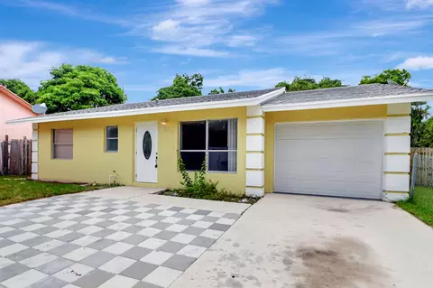 6090 E Wauconda Way E, Lake Worth, FL 33463