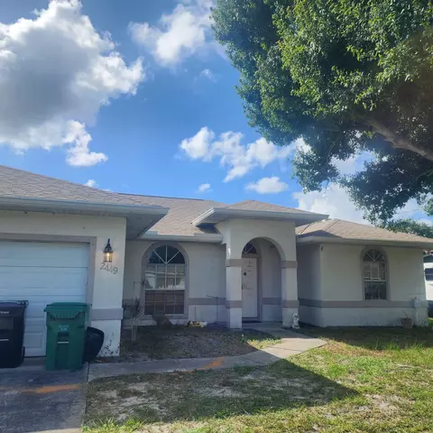 2449 SE Rock Springs Dr, Port Saint Lucie, FL 34952