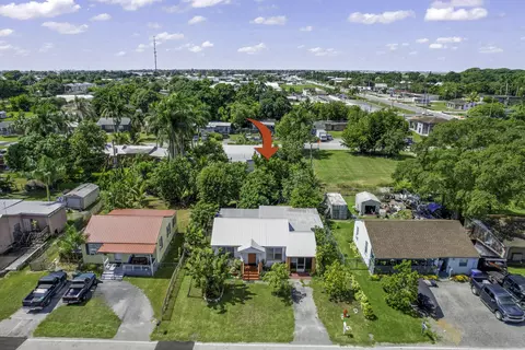 1500 NW Avenue F Pl, Belle Glade, FL 33430
