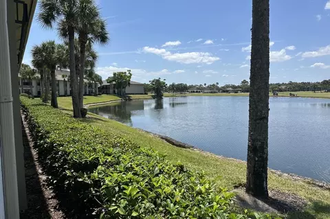 37 Plantation Dr #205, Vero Beach, FL 32966