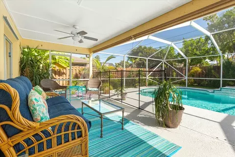 527 SE Nome Dr, Port Saint Lucie, FL 34984