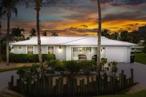 715 SE Calmoso Dr, Port Saint Lucie, FL 34983