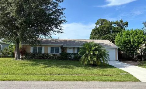 1652 SE Grapeland Ave SE, Port Saint Lucie, FL 34952