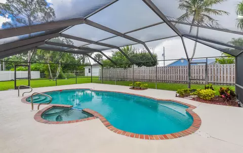 2661 SE Opal Cir, Port Saint Lucie, FL 34952