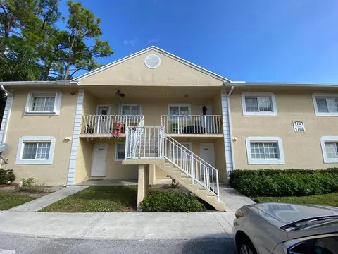 1702 Palm Beach Trace Dr, Royal Palm Beach, FL 33411