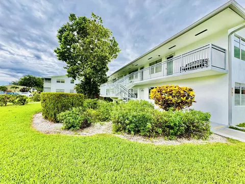 122 Sheffield F, West Palm Beach, FL 33417
