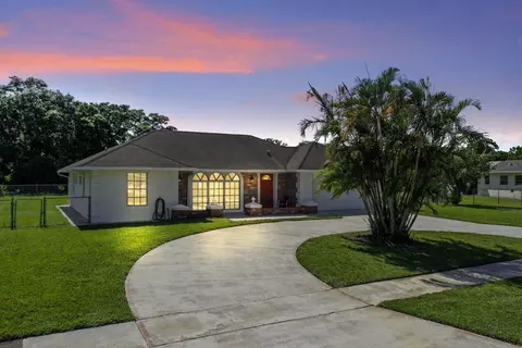 810 SW Ivanhoe Dr, Port Saint Lucie, FL 34983