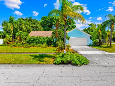 1897 SE Greendon Ave, Port Saint Lucie, FL 34952