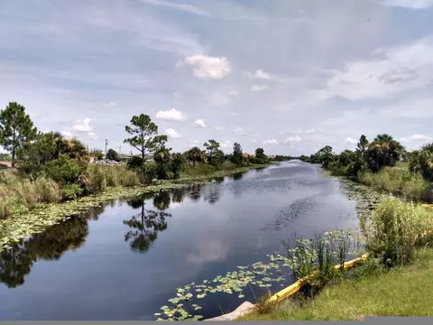 1102 NE 39th St, Cape Coral, FL 33909