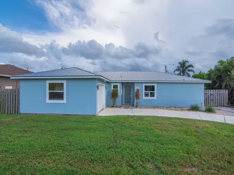 972 SE Bywood Ave, Port Saint Lucie, FL 34983