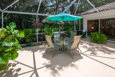 2702 Pin Oak Ct, Palm Beach Gardens, FL 33410