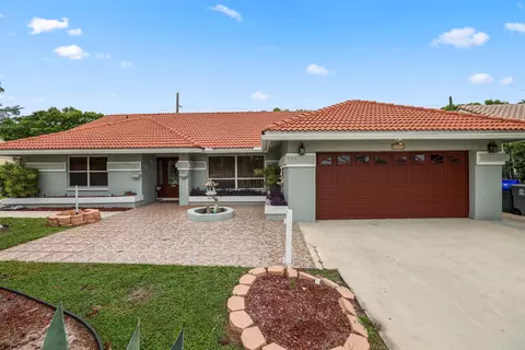 9327 Laurel Green Dr, Boynton Beach, FL 33437