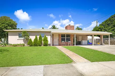 305 SW 2nd St, Boynton Beach, FL 33435