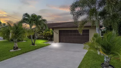 536 SE Greenway Ter, Port Saint Lucie, FL 34983