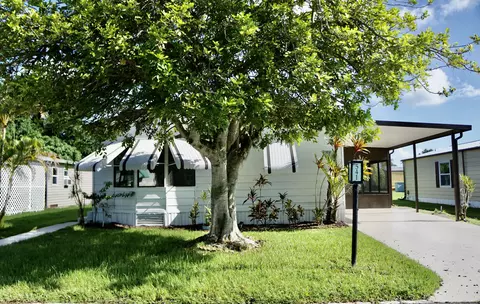 541 Natalie Dr, Port Saint Lucie, FL 34952