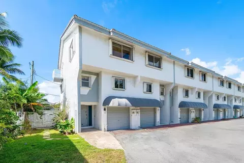 3322 SE 2nd St, Pompano Beach, FL 33062