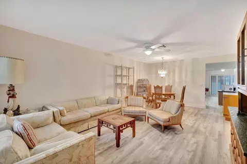 4714 Arthur St, Palm Beach Gardens, FL 33418