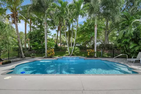 6610 Waverly Ln, Lake Worth, FL 33467