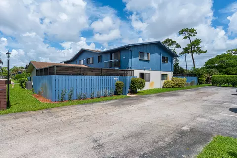 4584 Holly Lake Dr, Lake Worth, FL 33463