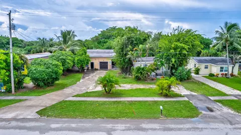 4588 Old Military Trl, West Palm Beach, FL 33417