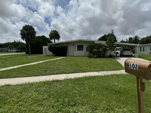 102 SE Bonita Ct, Port Saint Lucie, FL 34983
