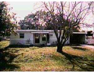 1060 NW 16th St, Stuart, FL 34994 photo 1