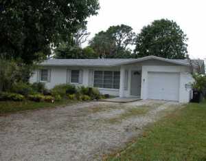 712 SE Dolphin Dr, Stuart, FL 34996 photo 1